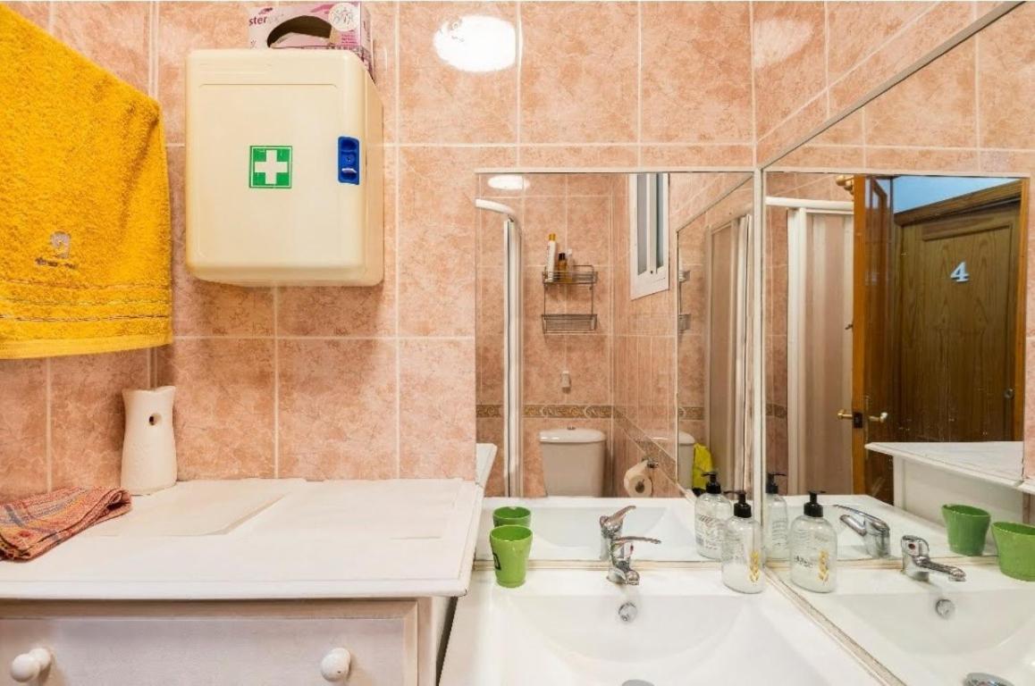 Habitaciones Privadas Con Cama Doble En Sevilla Extérieur photo