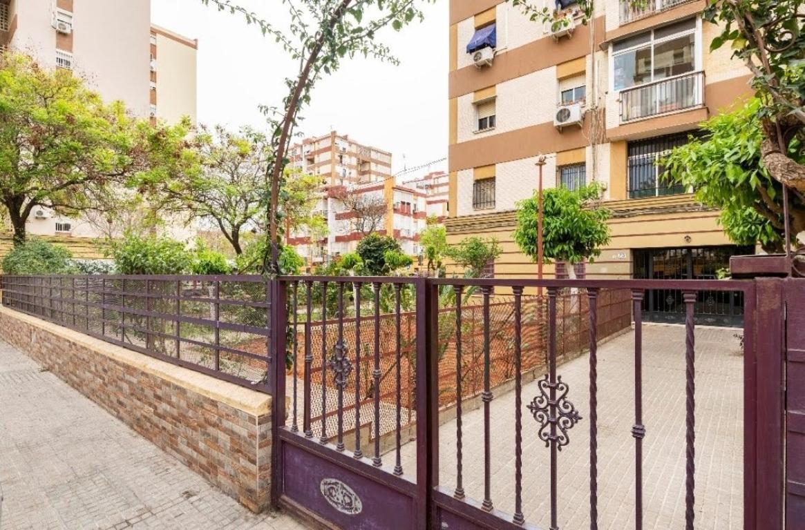 Habitaciones Privadas Con Cama Doble En Sevilla Extérieur photo