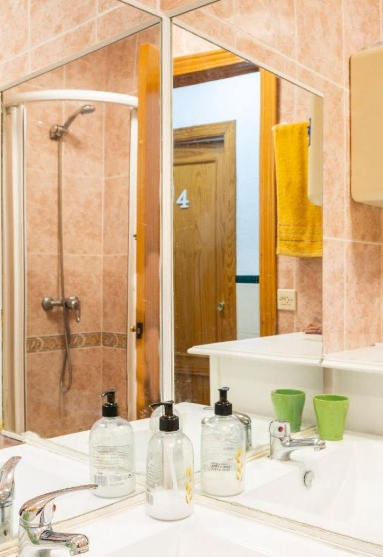 Habitaciones Privadas Con Cama Doble En Sevilla Extérieur photo