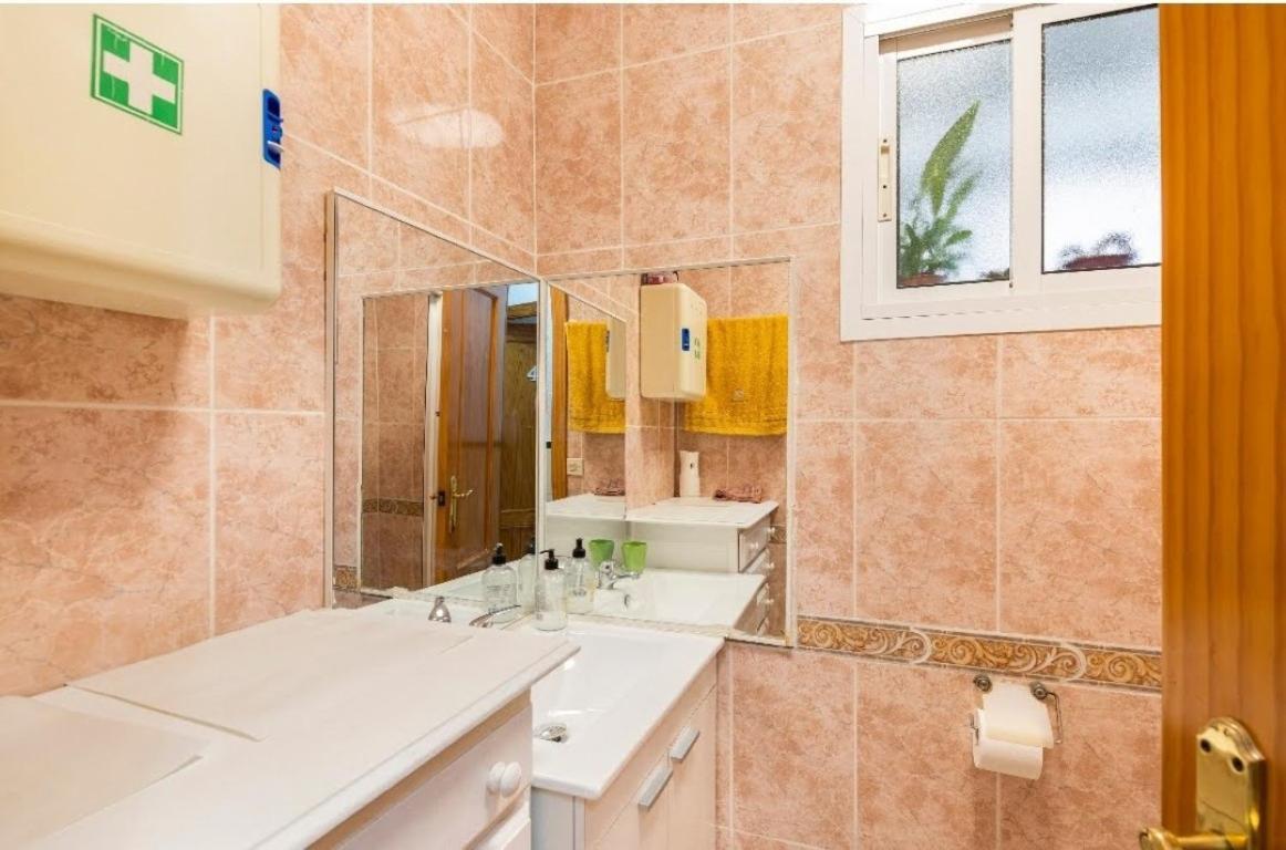 Habitaciones Privadas Con Cama Doble En Sevilla Extérieur photo